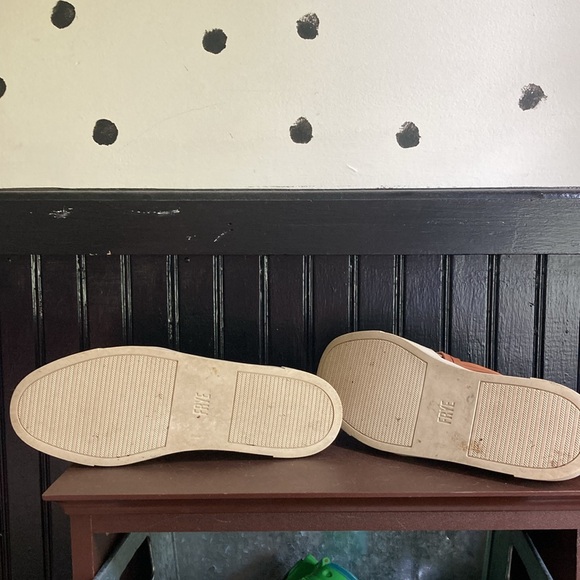 Frye
Ivy Leather Chevron Sneakers size 7.5 - Picture 4 of 7